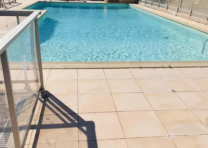 Villa Club Climatisee Pour 4 Personnes Avec Piscine Accessible De Mai A Septembre